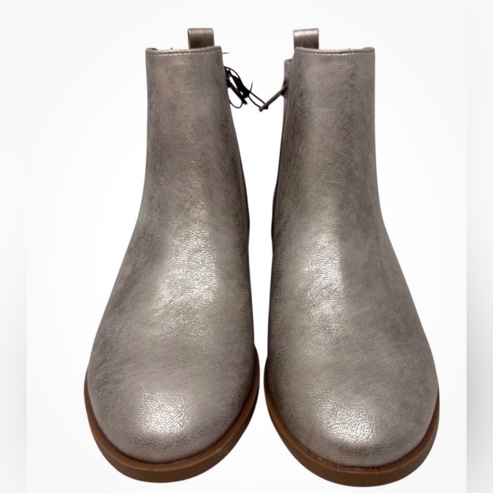 NEW Wonder Nation Gray Faux Leather Ankle
Boots Girls Size 1”